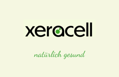 Visitenkarte von Xeracell. Die Karte zeigt das Firmenlogo 'xeracell' in Schwarz mit einem grünen Punkt über dem 'o' und dem Slogan 'natürlich gesund' in grüner, kursiver Schrift darunter.