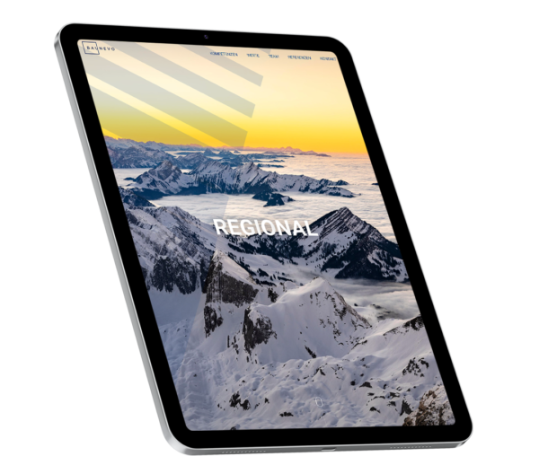 Screenshot der Baunevo-Website auf einem iPad, mit dem Hintergrund der Alpen und dem Text 'REGIONAL'.